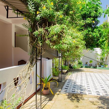 מיריסה Hispaniola Inn מראה חיצוני תמונה