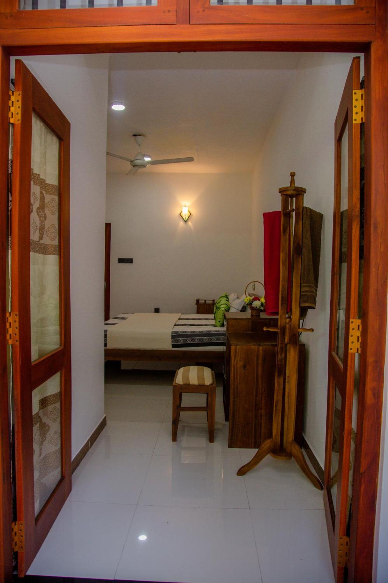 מיריסה Hispaniola Inn מראה חיצוני תמונה