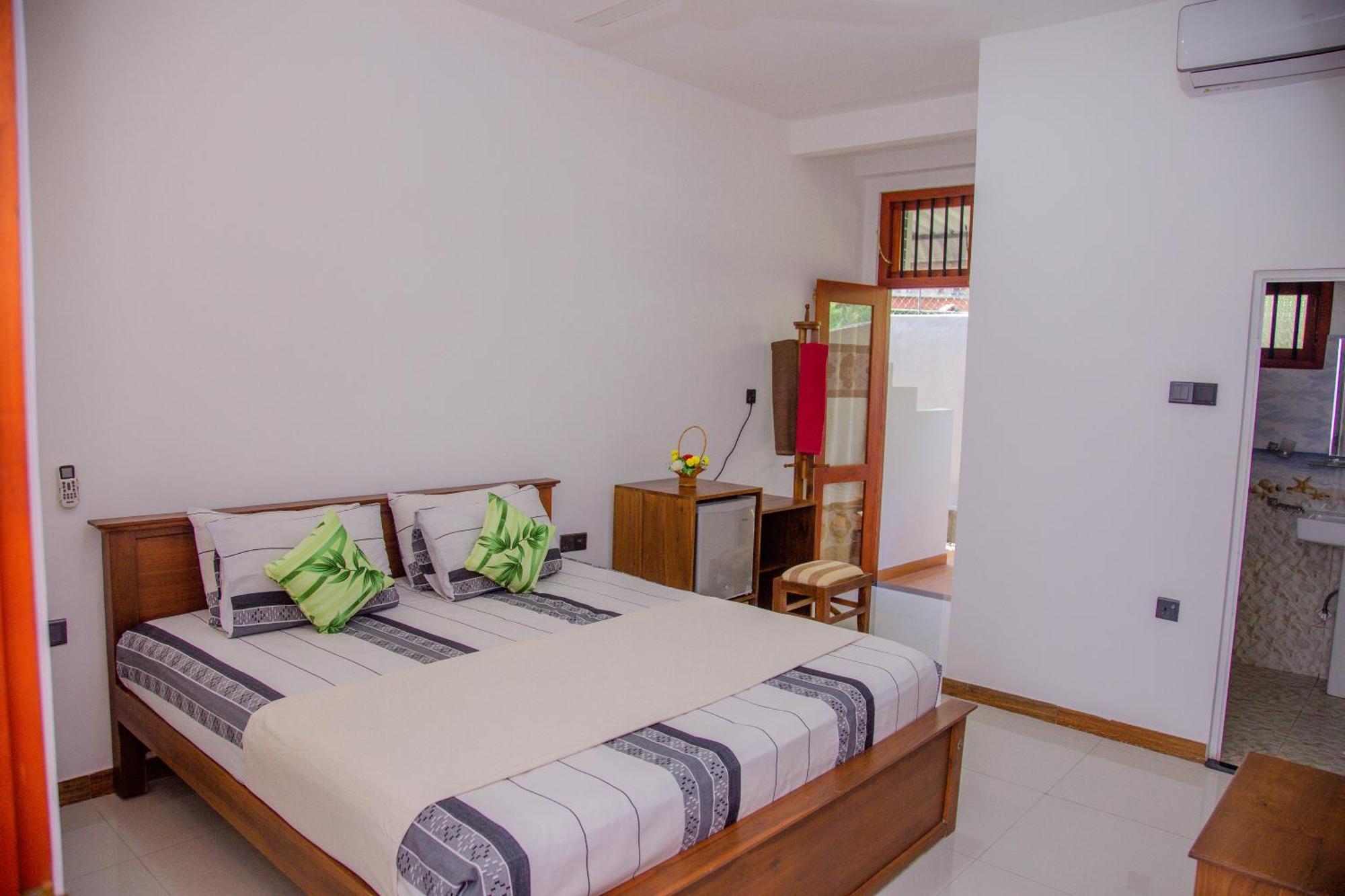 מיריסה Hispaniola Inn מראה חיצוני תמונה