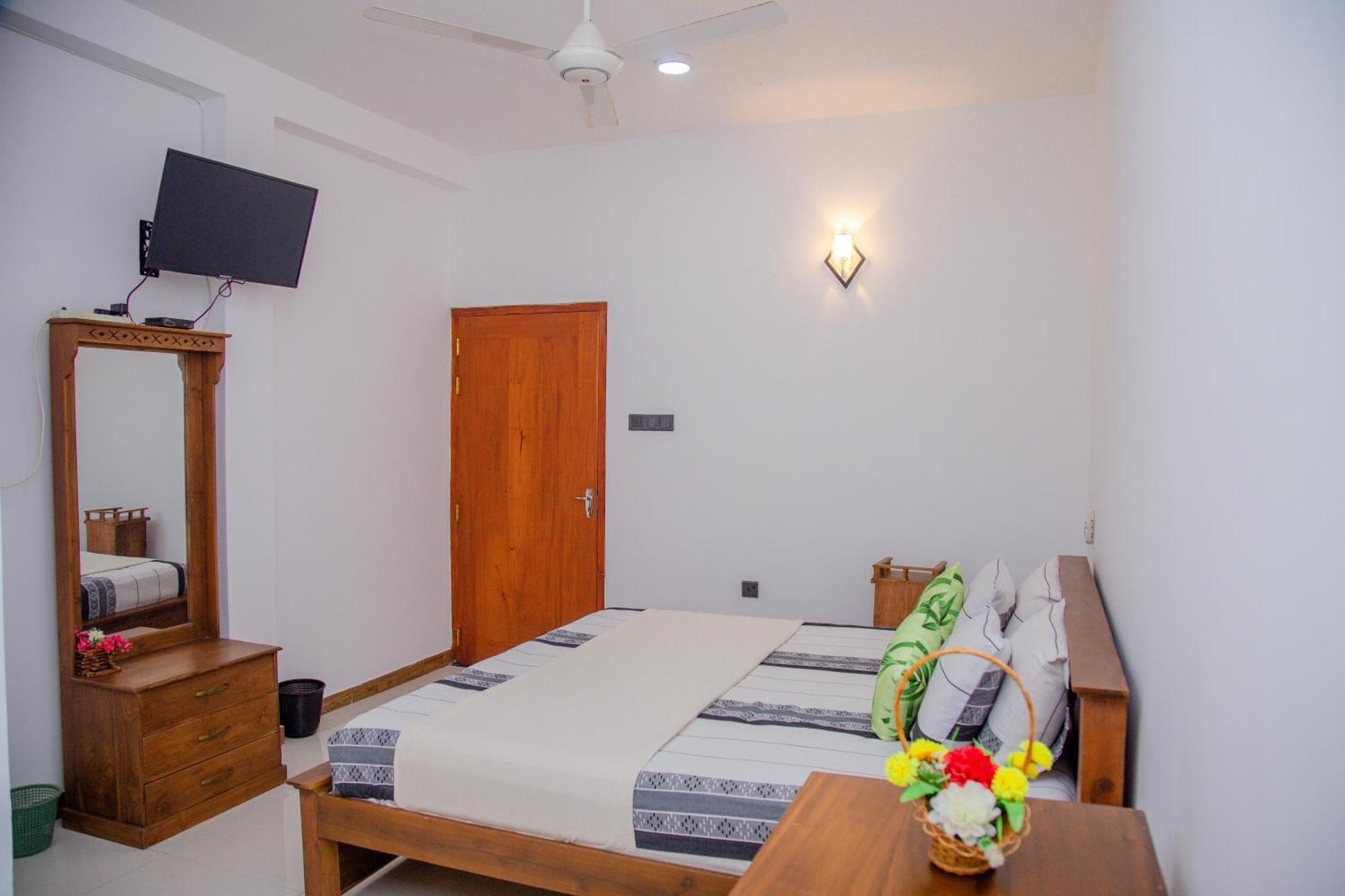 מיריסה Hispaniola Inn מראה חיצוני תמונה