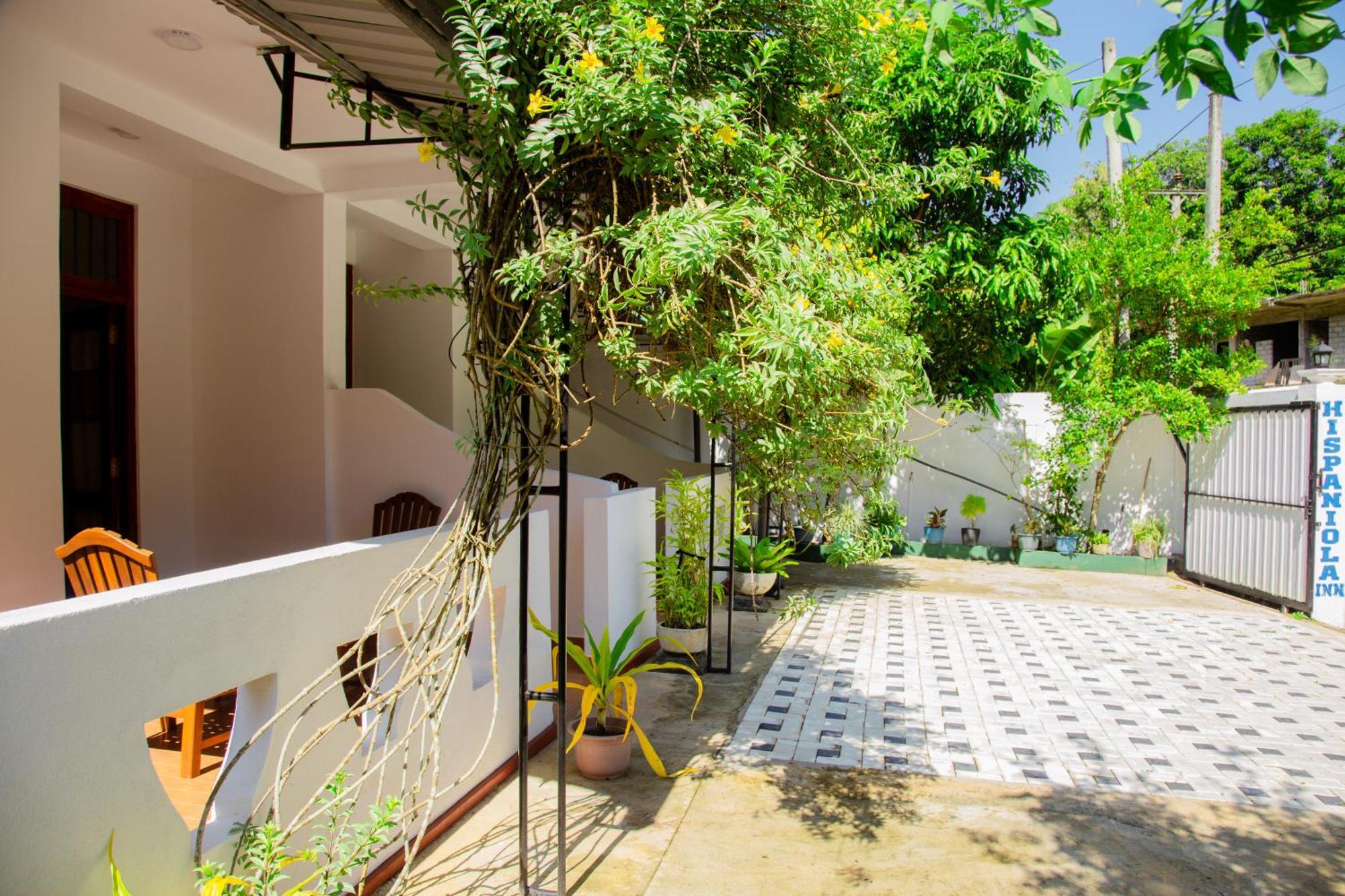 מיריסה Hispaniola Inn מראה חיצוני תמונה