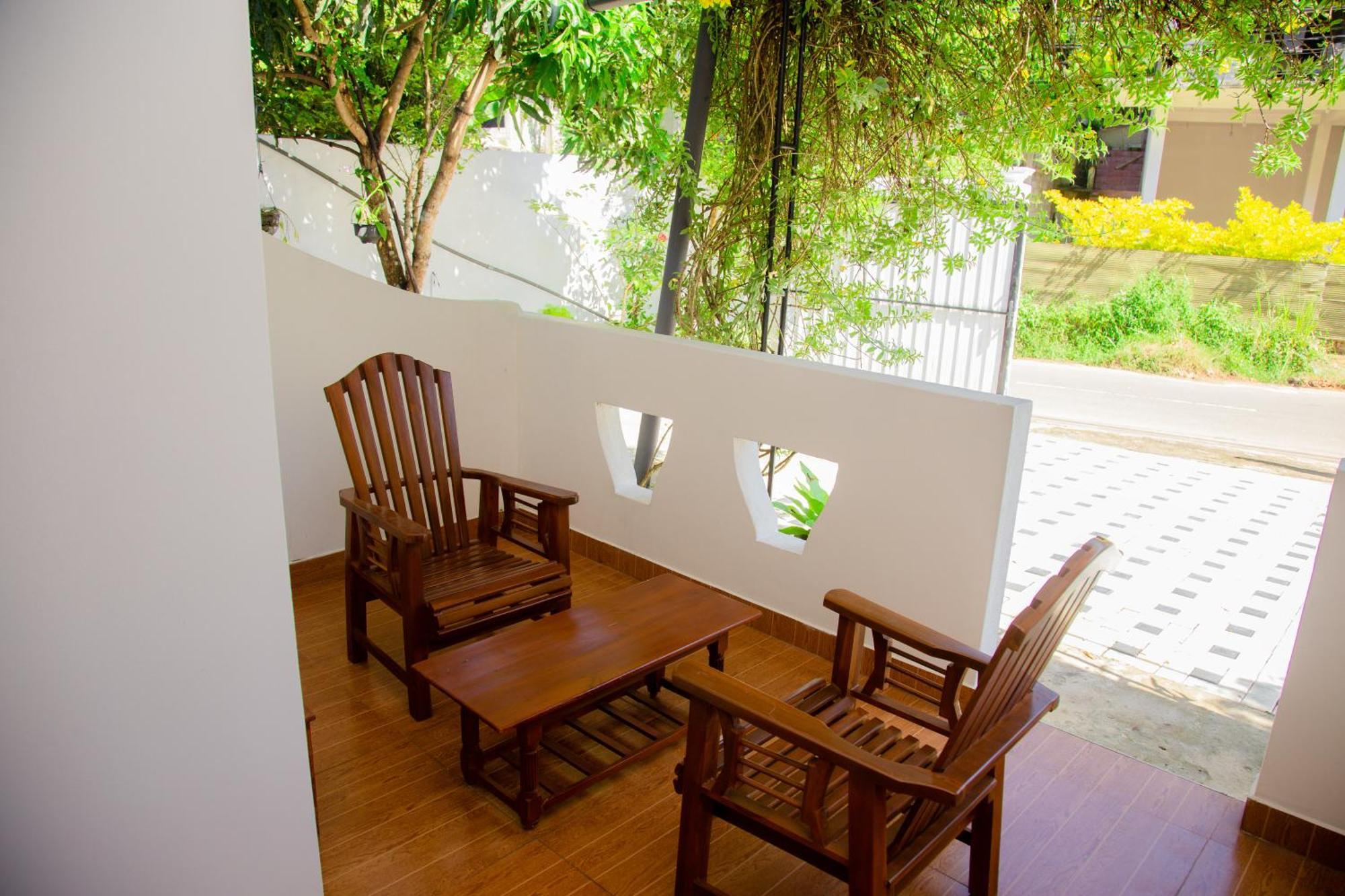מיריסה Hispaniola Inn מראה חיצוני תמונה