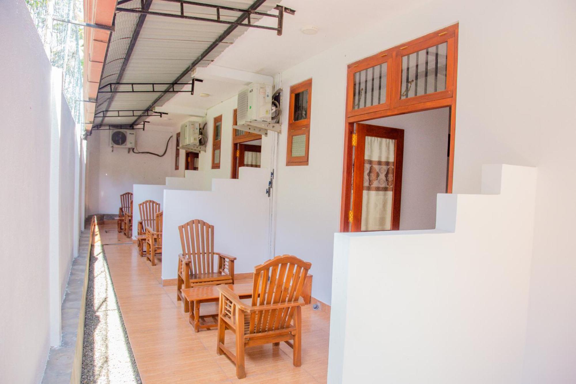 מיריסה Hispaniola Inn מראה חיצוני תמונה