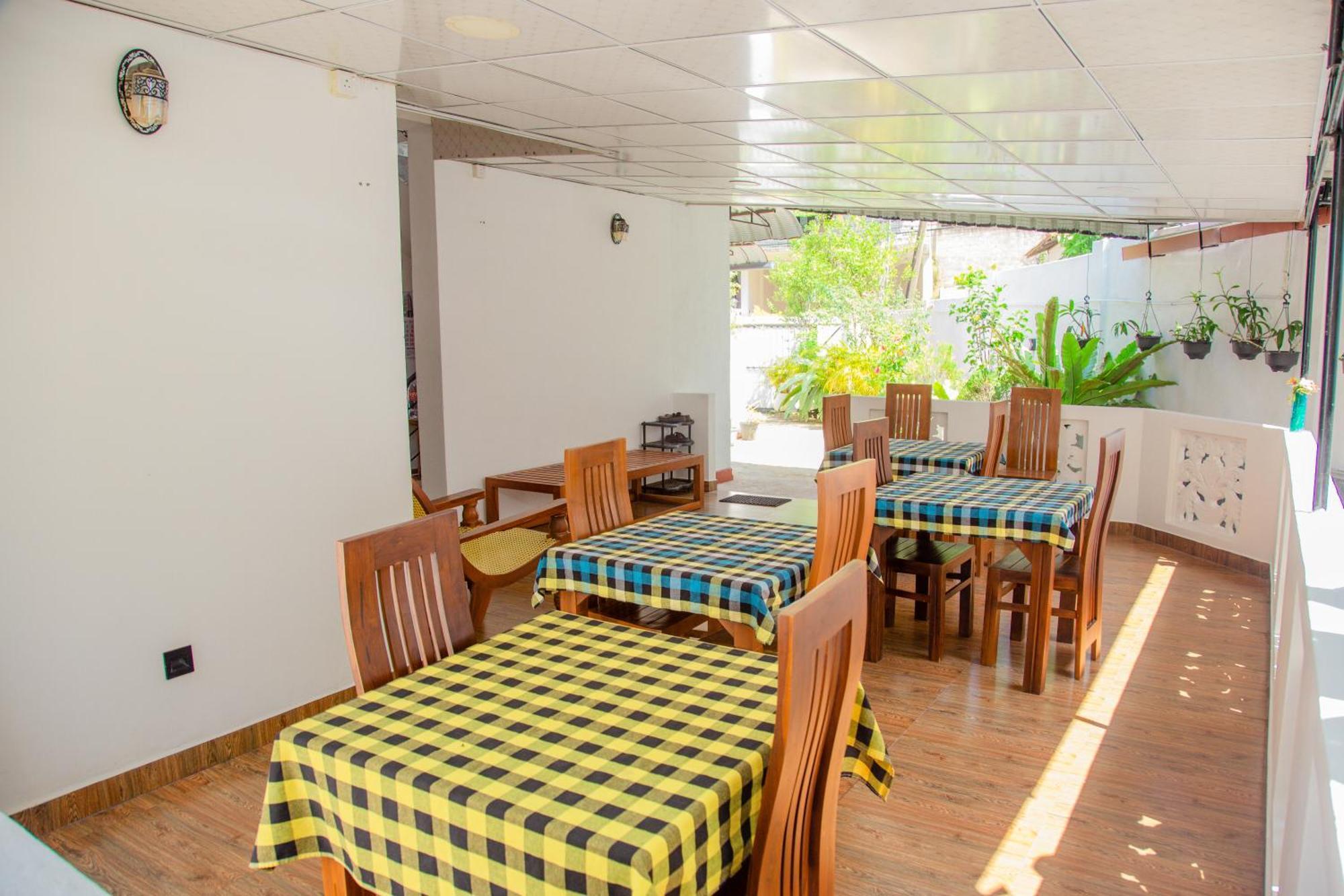 מיריסה Hispaniola Inn מראה חיצוני תמונה