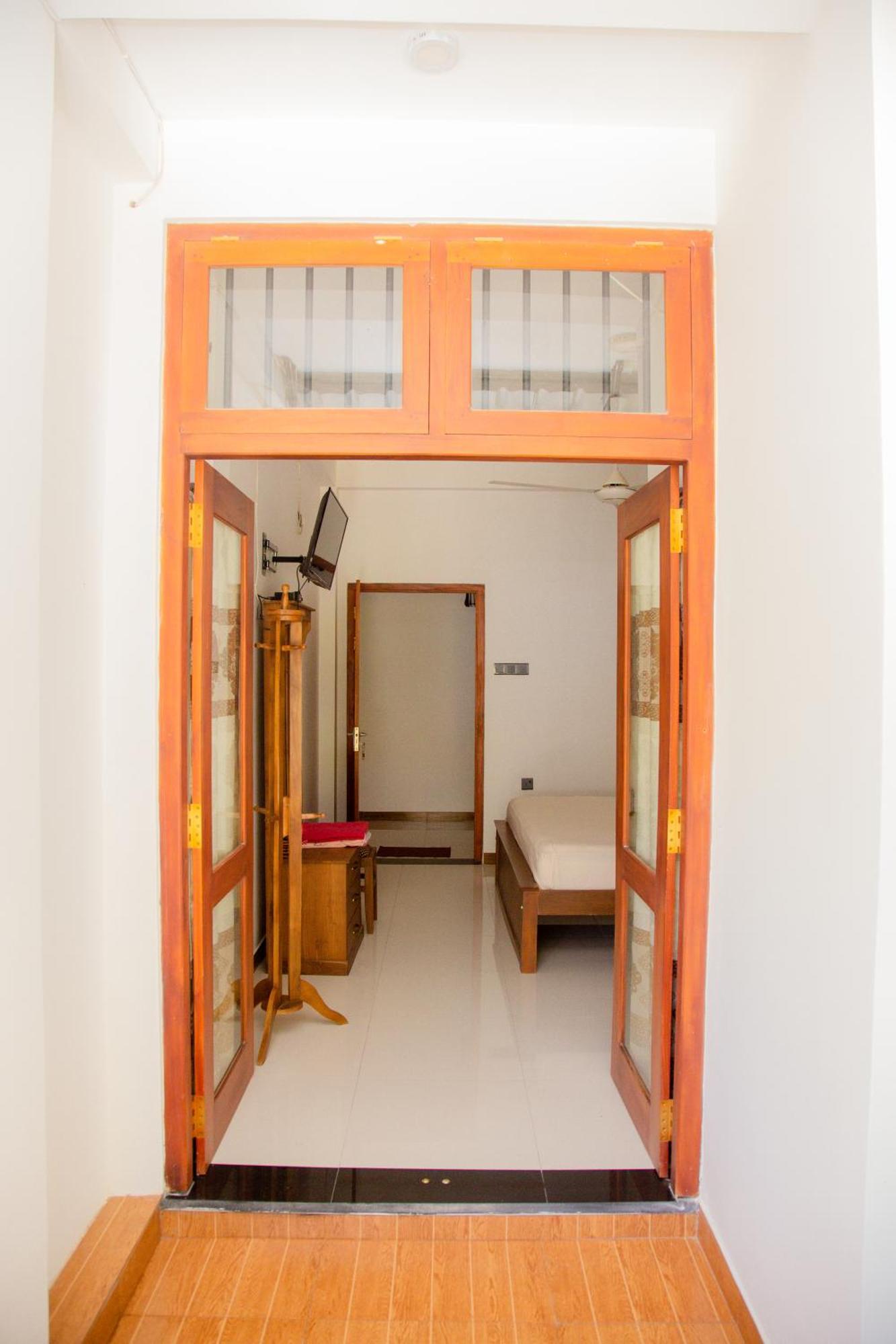 מיריסה Hispaniola Inn מראה חיצוני תמונה