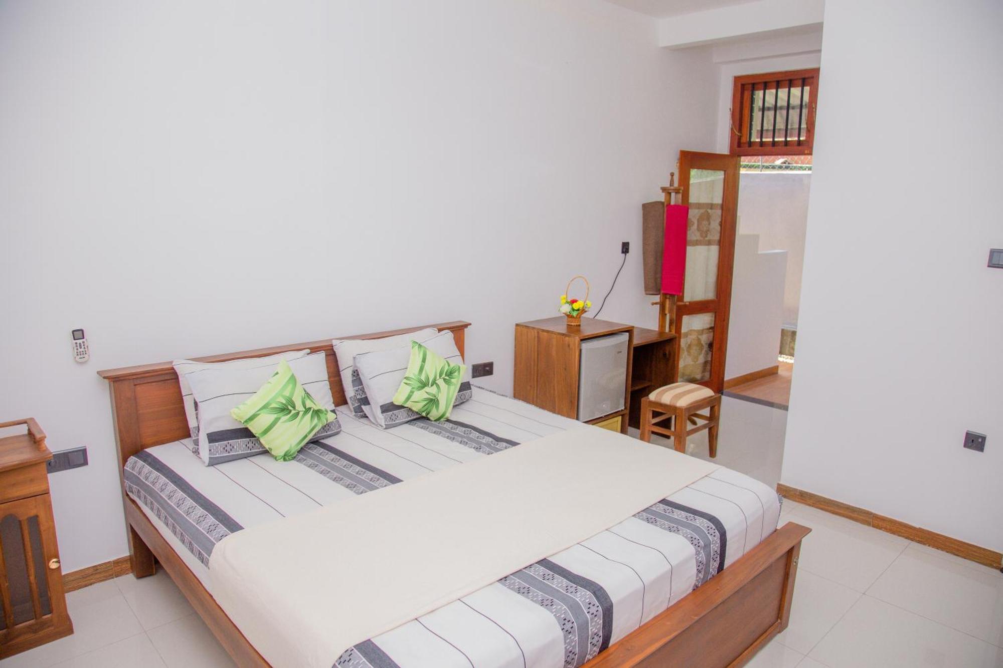 מיריסה Hispaniola Inn מראה חיצוני תמונה